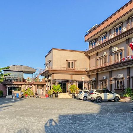 Nascar Family Hotel Palangkaraya Redpartner 外观 照片